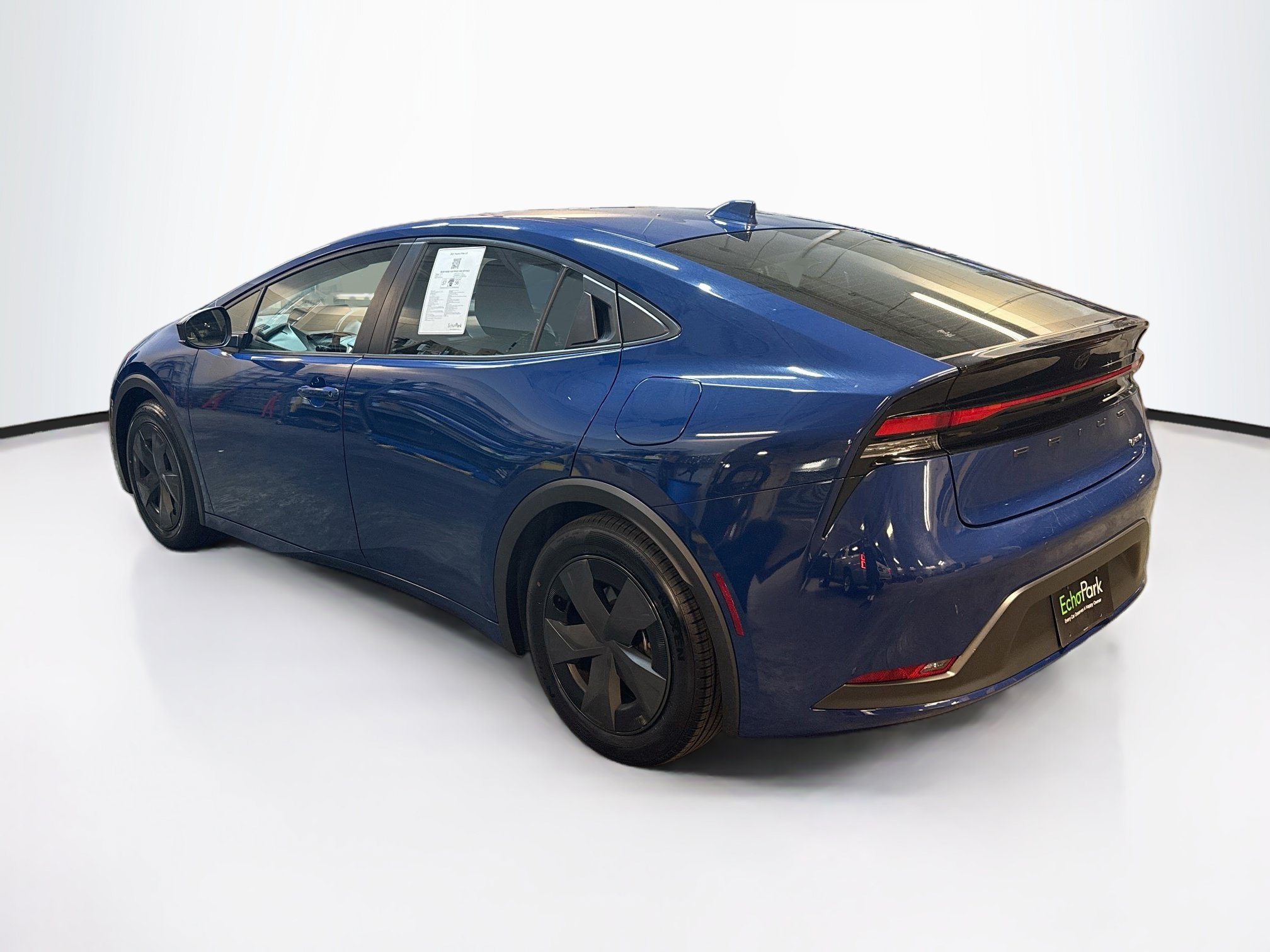 Used 2025 Toyota Prius LE FWD image 5