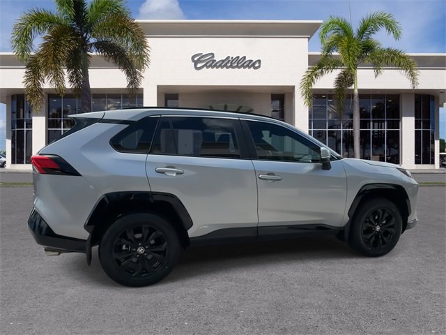 Used 2024 Toyota RAV4 SE image 15