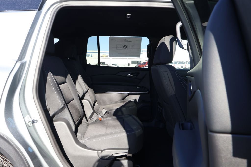 New 2026 Chevrolet Traverse LT w/ Midnight/Sport Edition FWD image 39