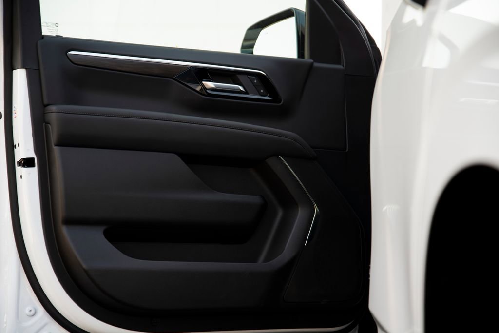 New 2026 Chevrolet Tahoe LS w/ LPO, Dark Essentials Package AWD/4WD image 9