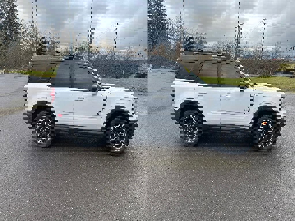 Used 2021 Ford Bronco Sport Outer Banks w/ Outer Banks Package image 2