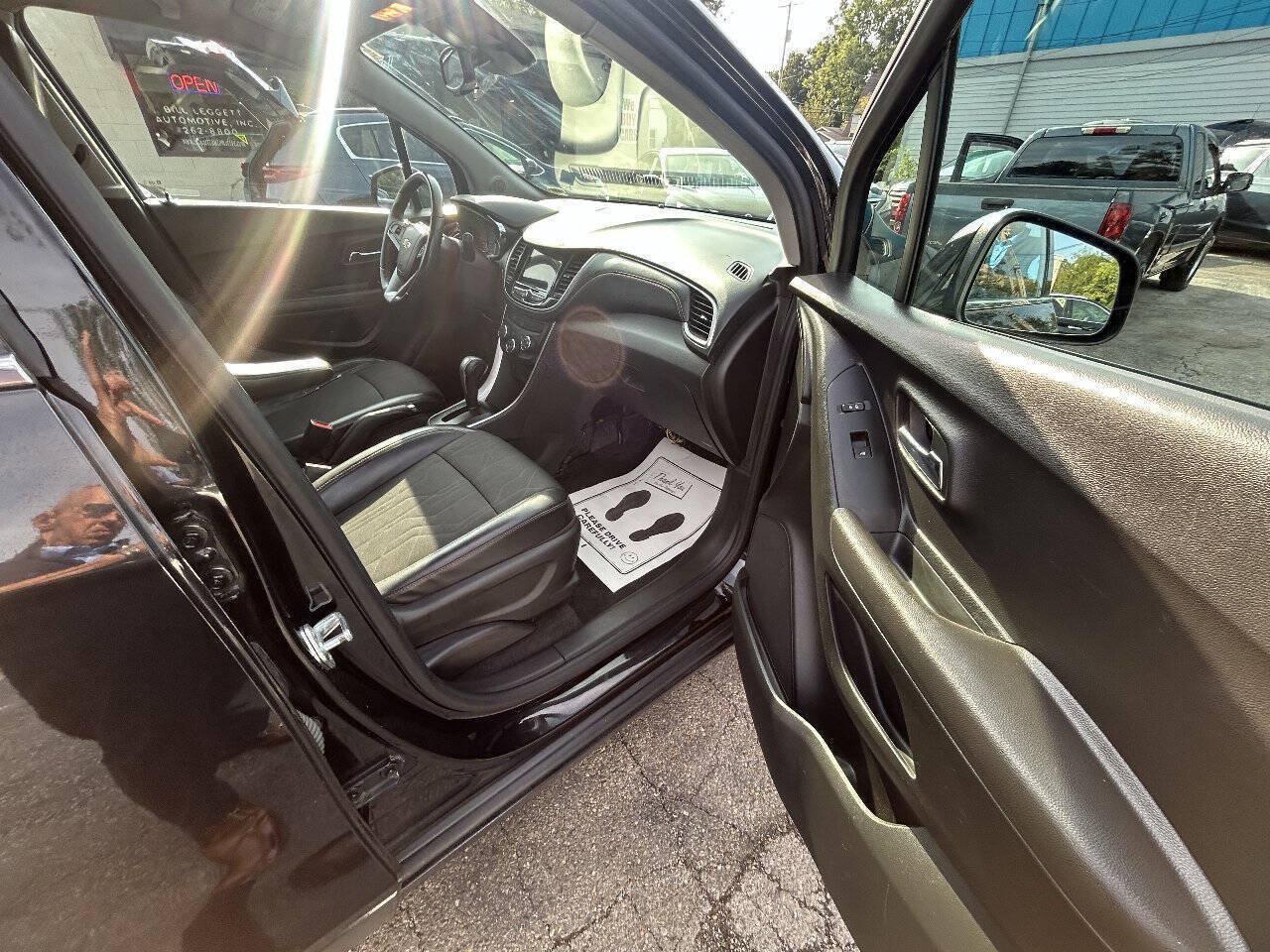 Used 2019 Chevrolet Trax LT w/ LT Convenience Package AWD/4WD image 9