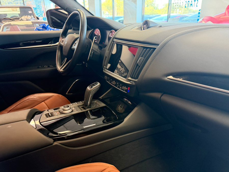 Used 2023 Maserati Levante GT AWD/4WD image 56