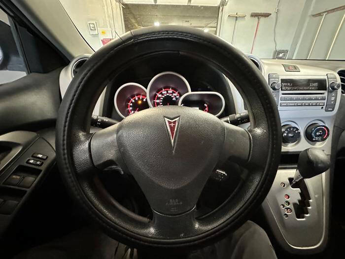 Used 2010 Pontiac Vibe w/ Preferred Package FWD image 34