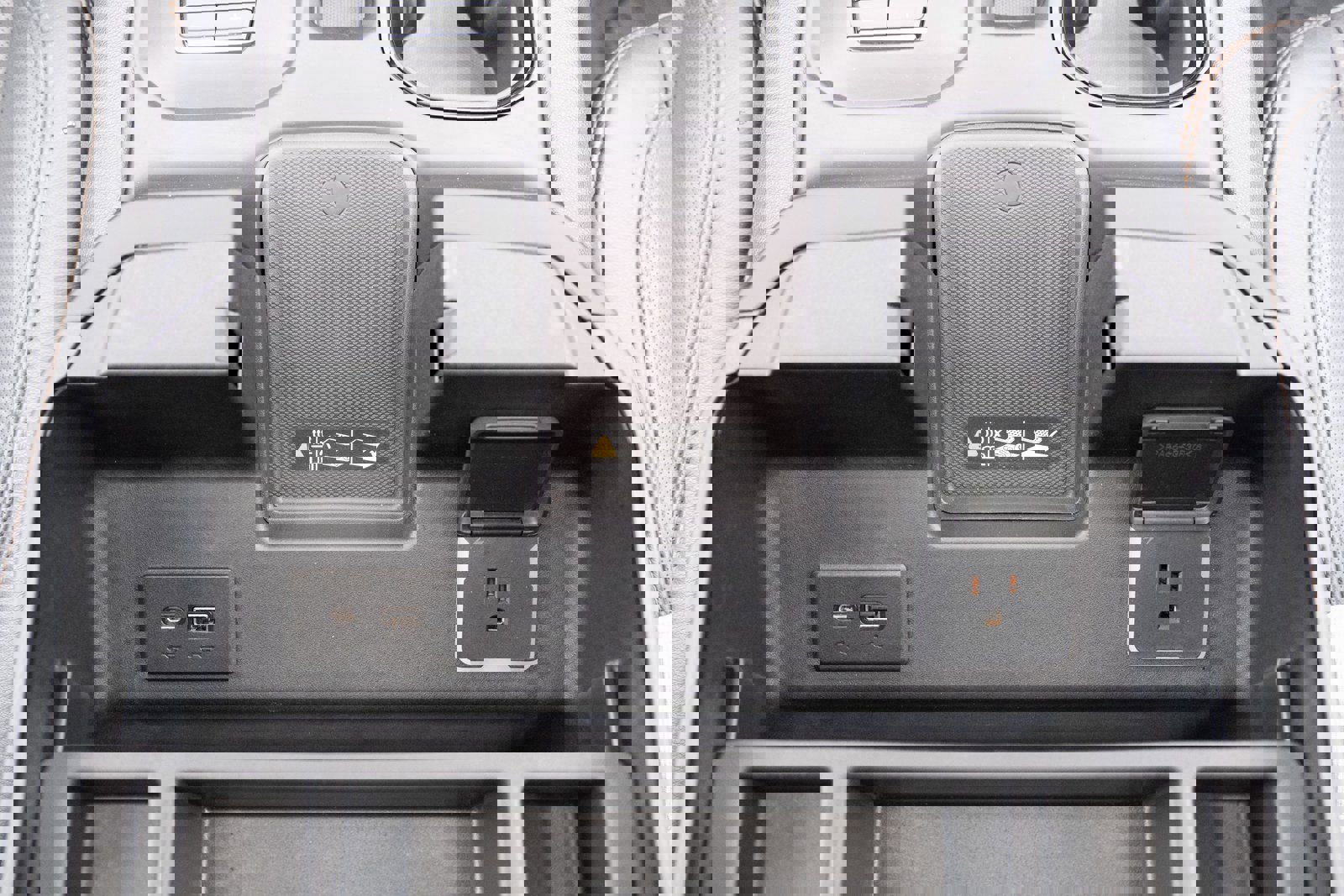 Used 2023 GMC Sierra 1500 AT4 w/ Technology Package image 9