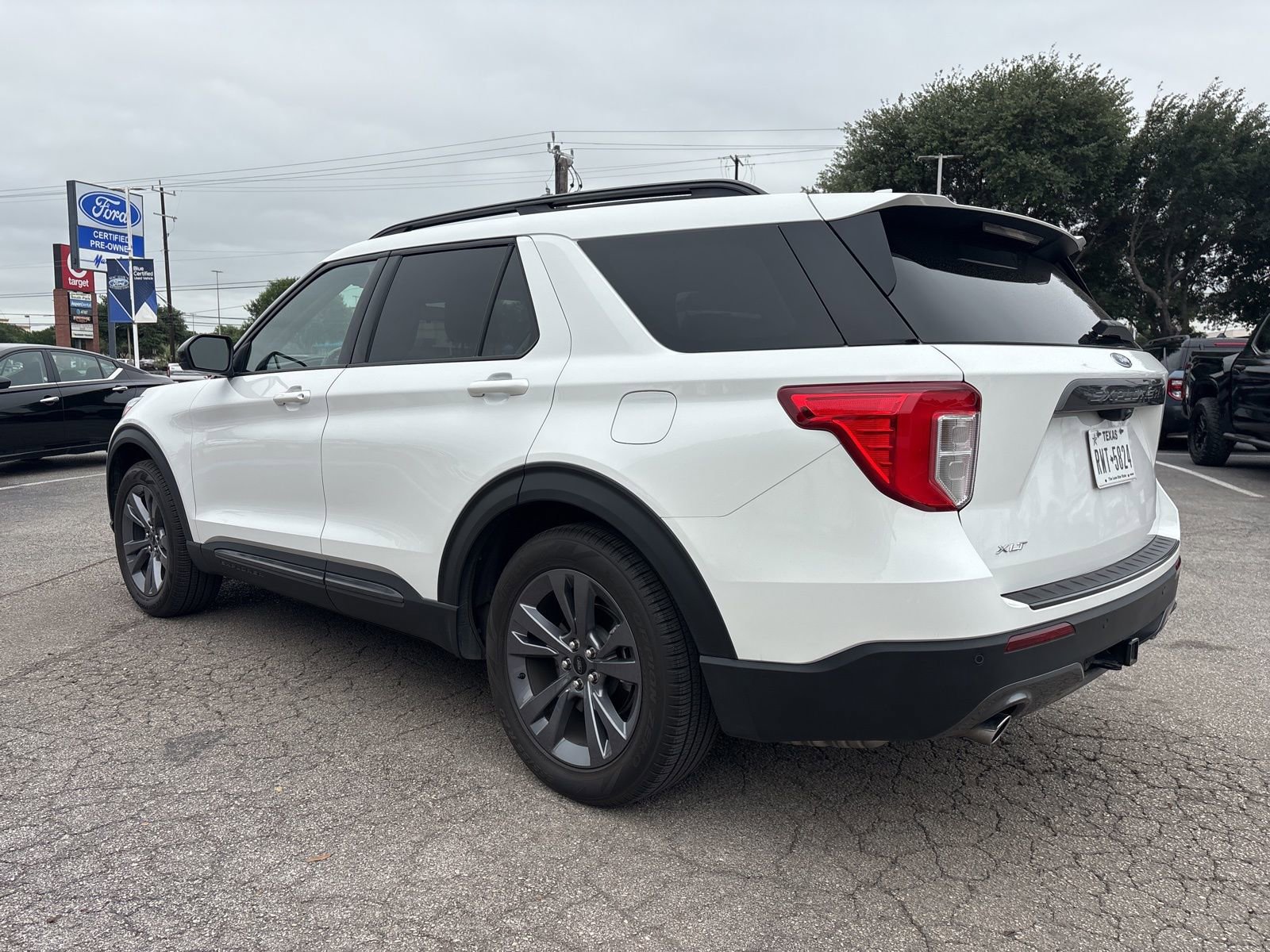 Used 2022 Ford Explorer XLT w/ Equipment Group 202A RWD image 6
