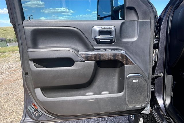 Used 2015 GMC Sierra 2500 Denali w/ Duramax Plus Package AWD/4WD image 18