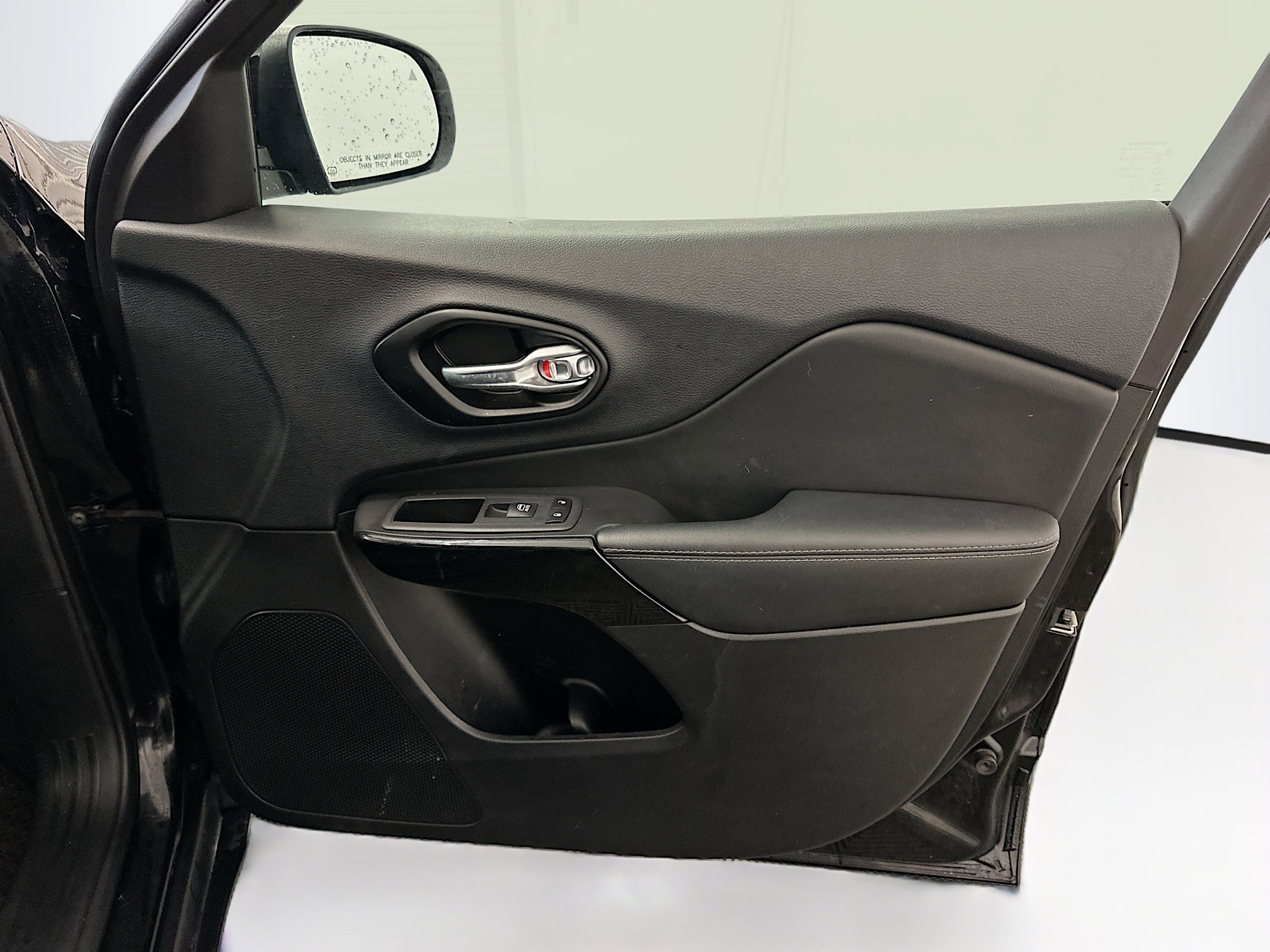 Used 2023 Jeep Cherokee Altitude Lux image 34