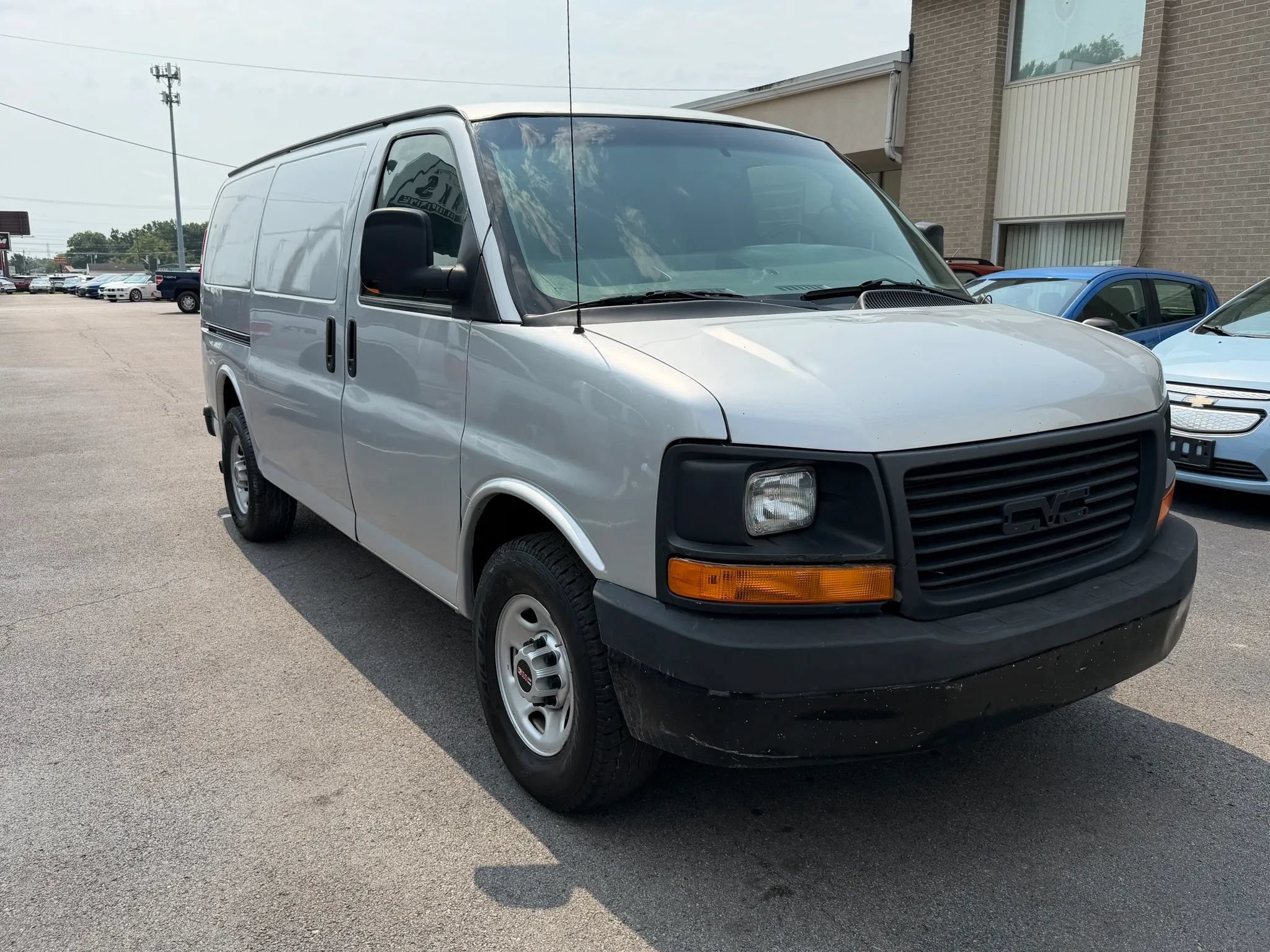 Used 2016 GMC Savana 2500 RWD image 4
