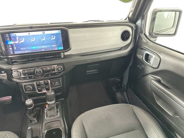 Used 2025 Jeep Gladiator Sport AWD/4WD image 24