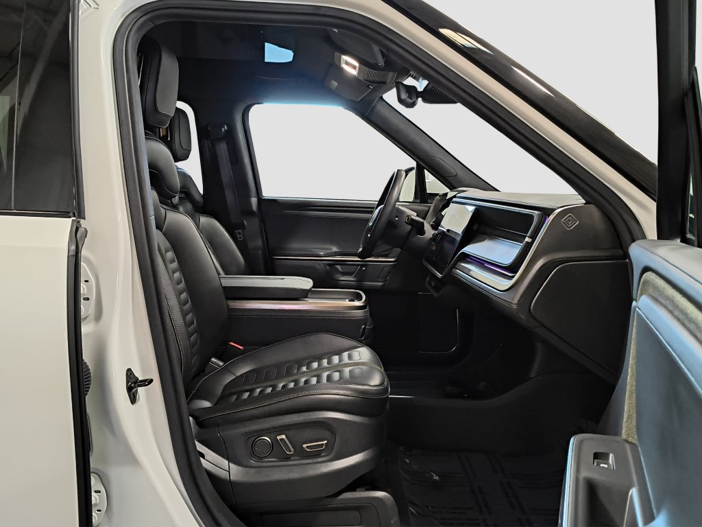 Used 2025 Rivian R1S Adventure Dual AWD/4WD image 10
