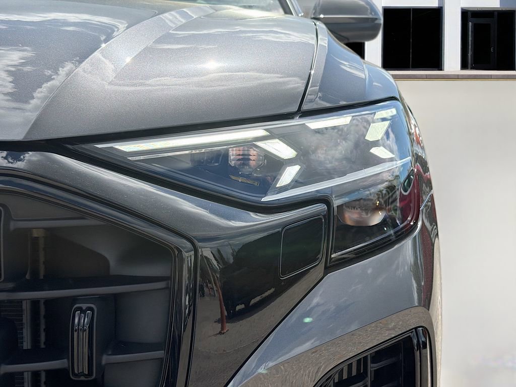 Used 2025 Audi Q8 Prestige image 12