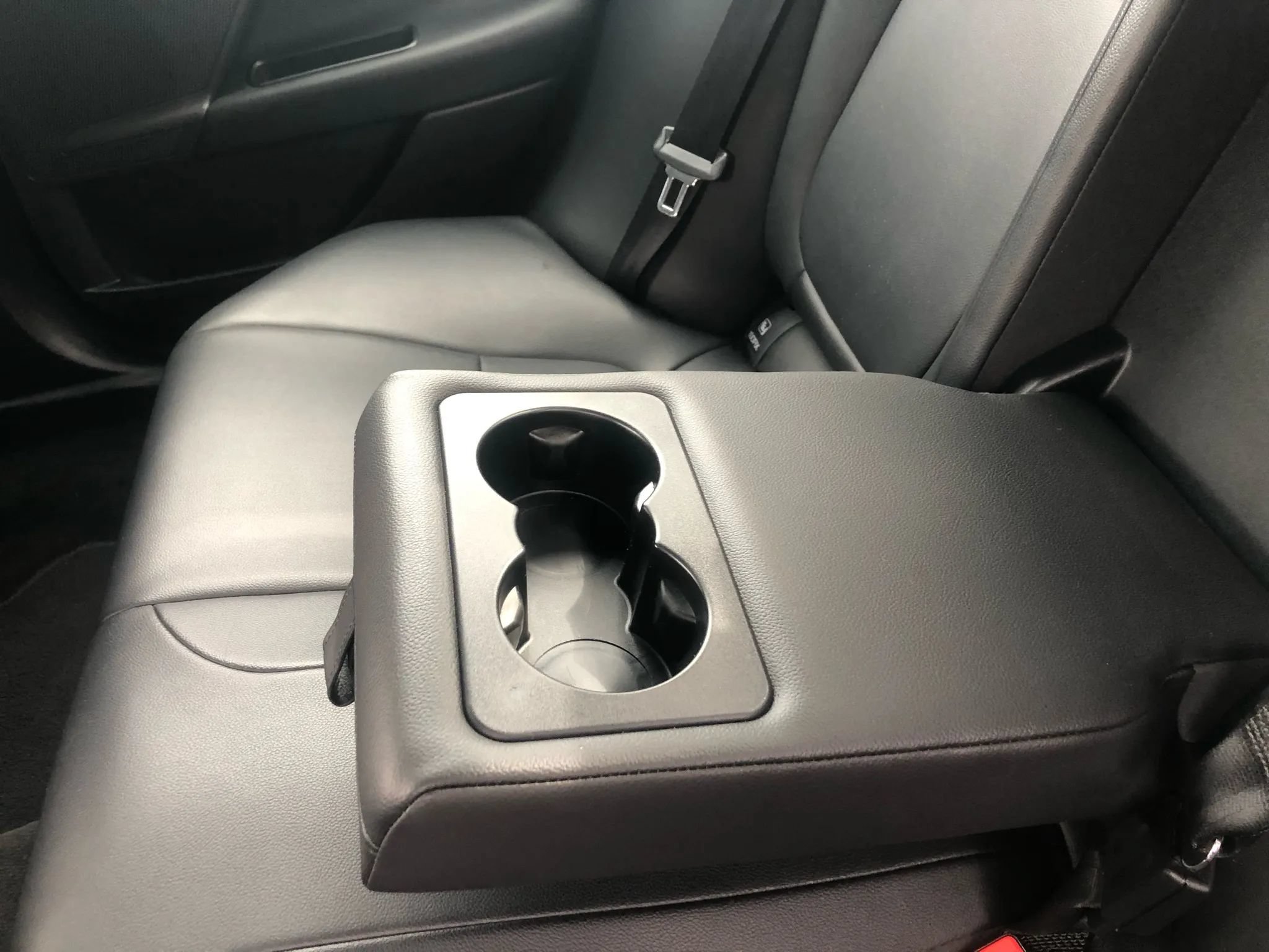 Used 2018 Jaguar XE Premium RWD image 23