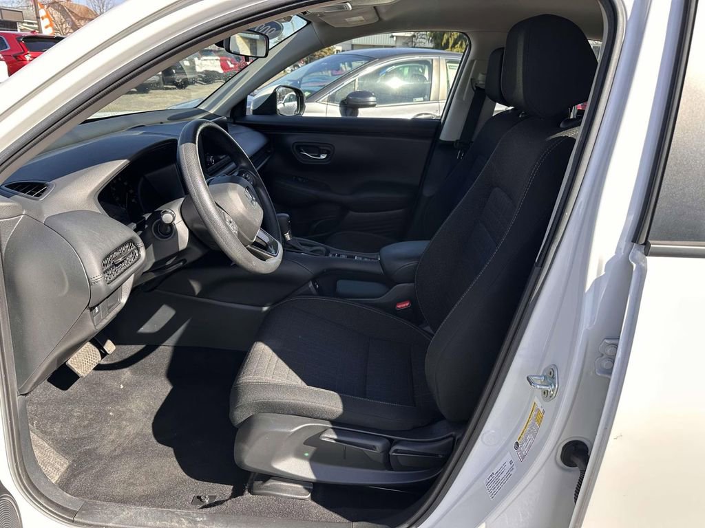 Used 2023 Honda HR-V LX image 11