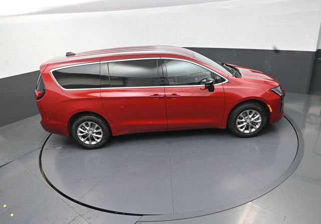 New 2027 Chrysler Pacifica Select AWD/4WD image 18