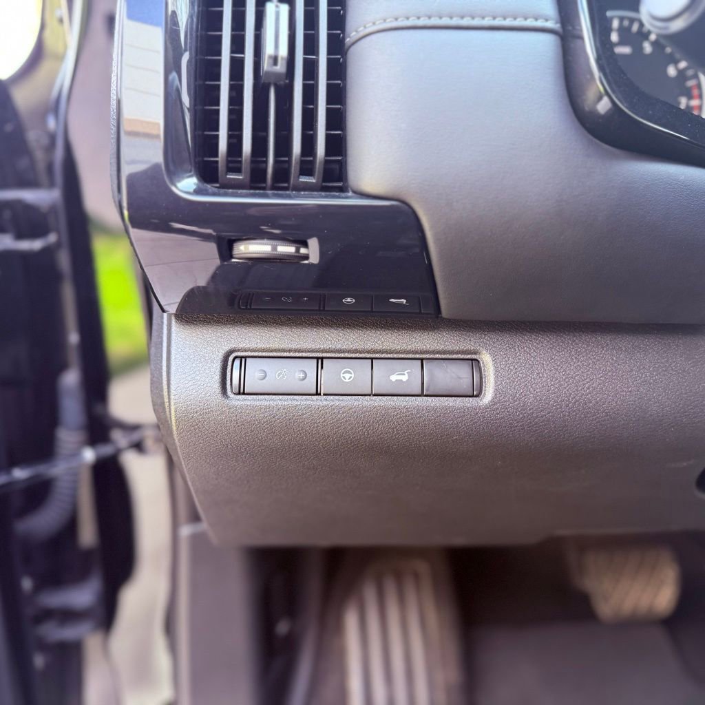 Used 2025 Nissan Pathfinder SV image 19