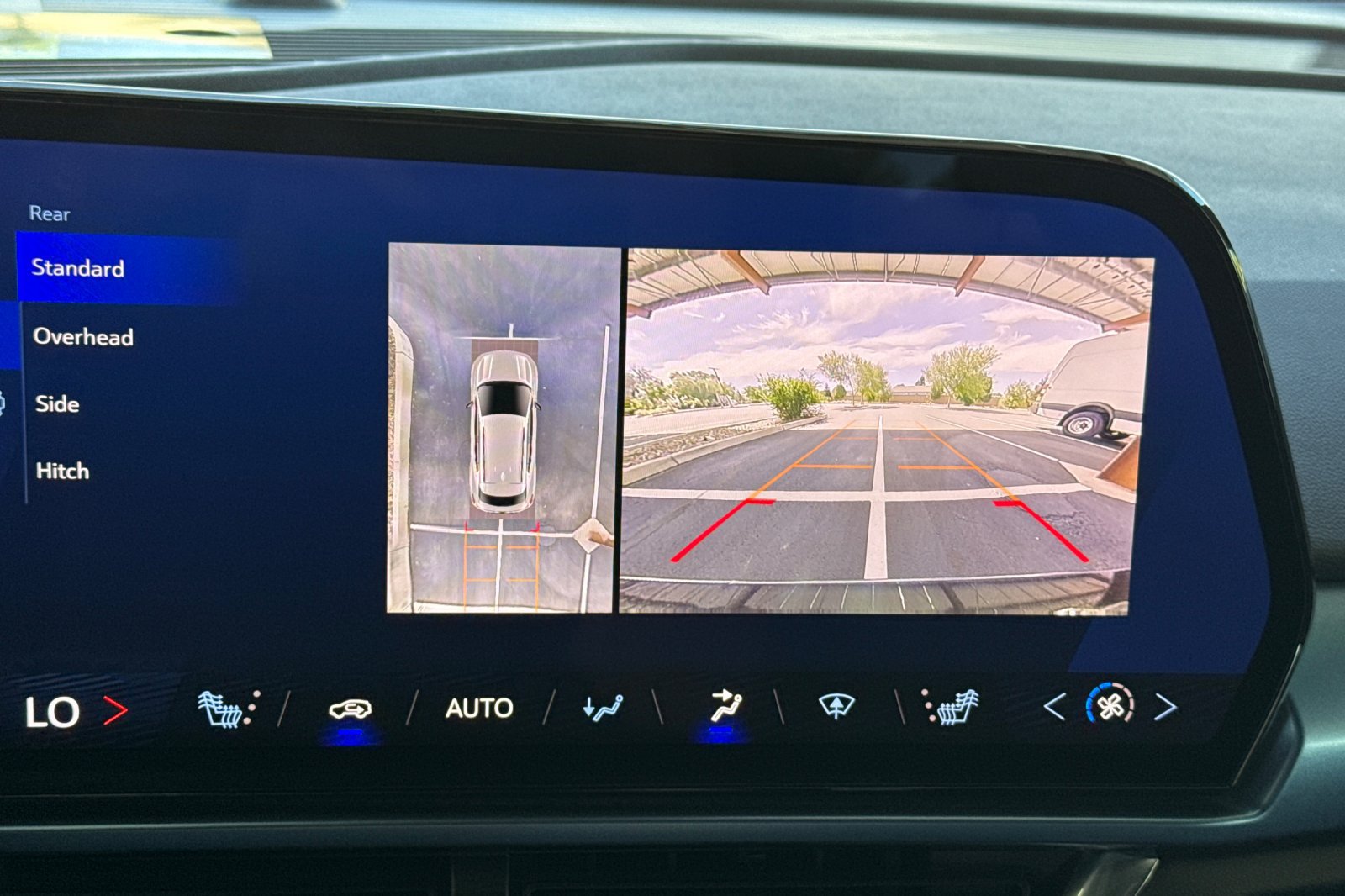 Used 2024 Chevrolet Equinox EV LT FWD image 30