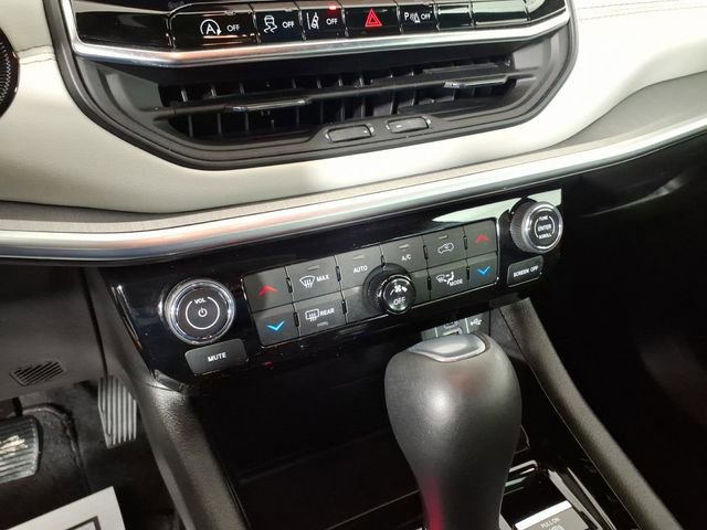 Used 2025 Jeep Compass Limited image 22