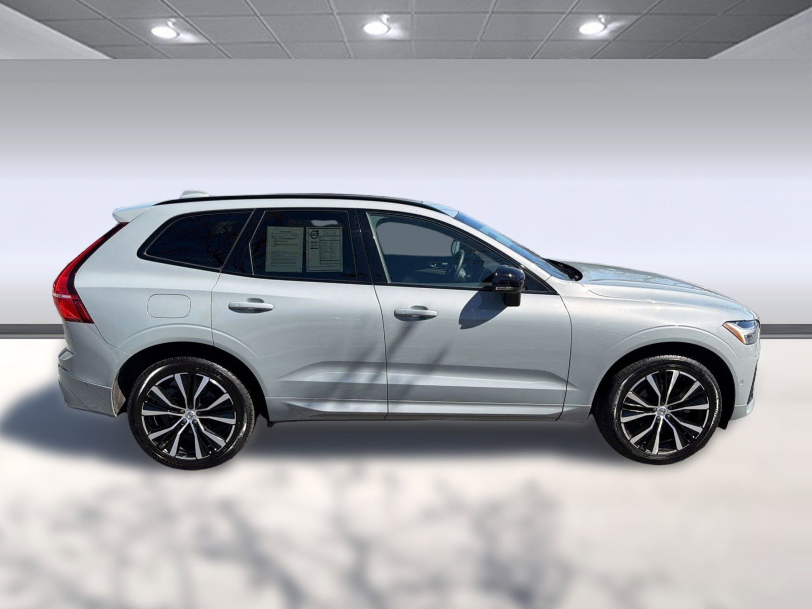 Certified 2024 Volvo XC60 B5 Plus w/ Climate Package image 8