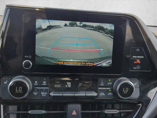 Used 2025 Toyota Highlander XLE AWD/4WD image 22