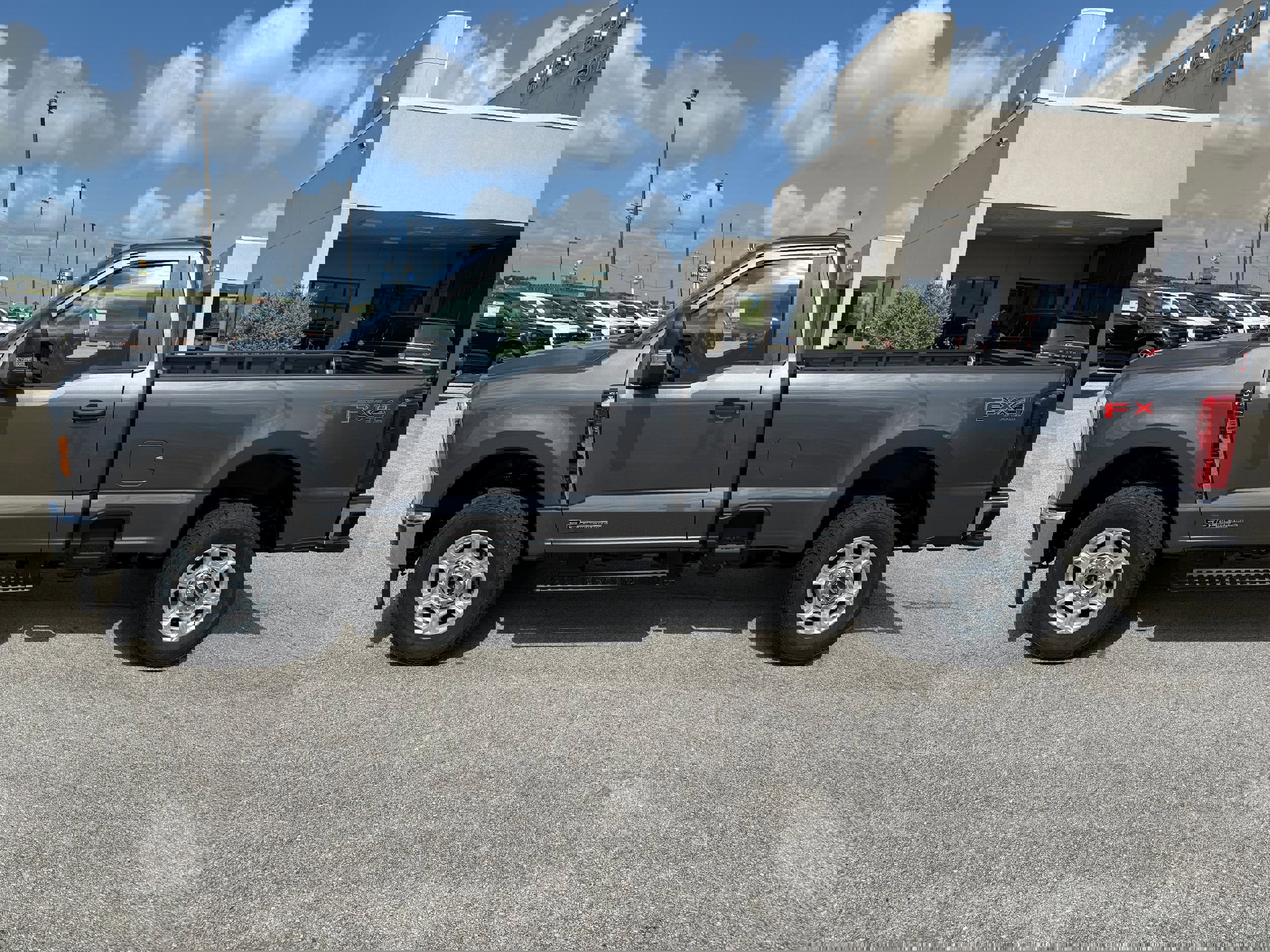 New 2025 Ford F250 XLT w/ FX4 Off-Road Package AWD/4WD image 9