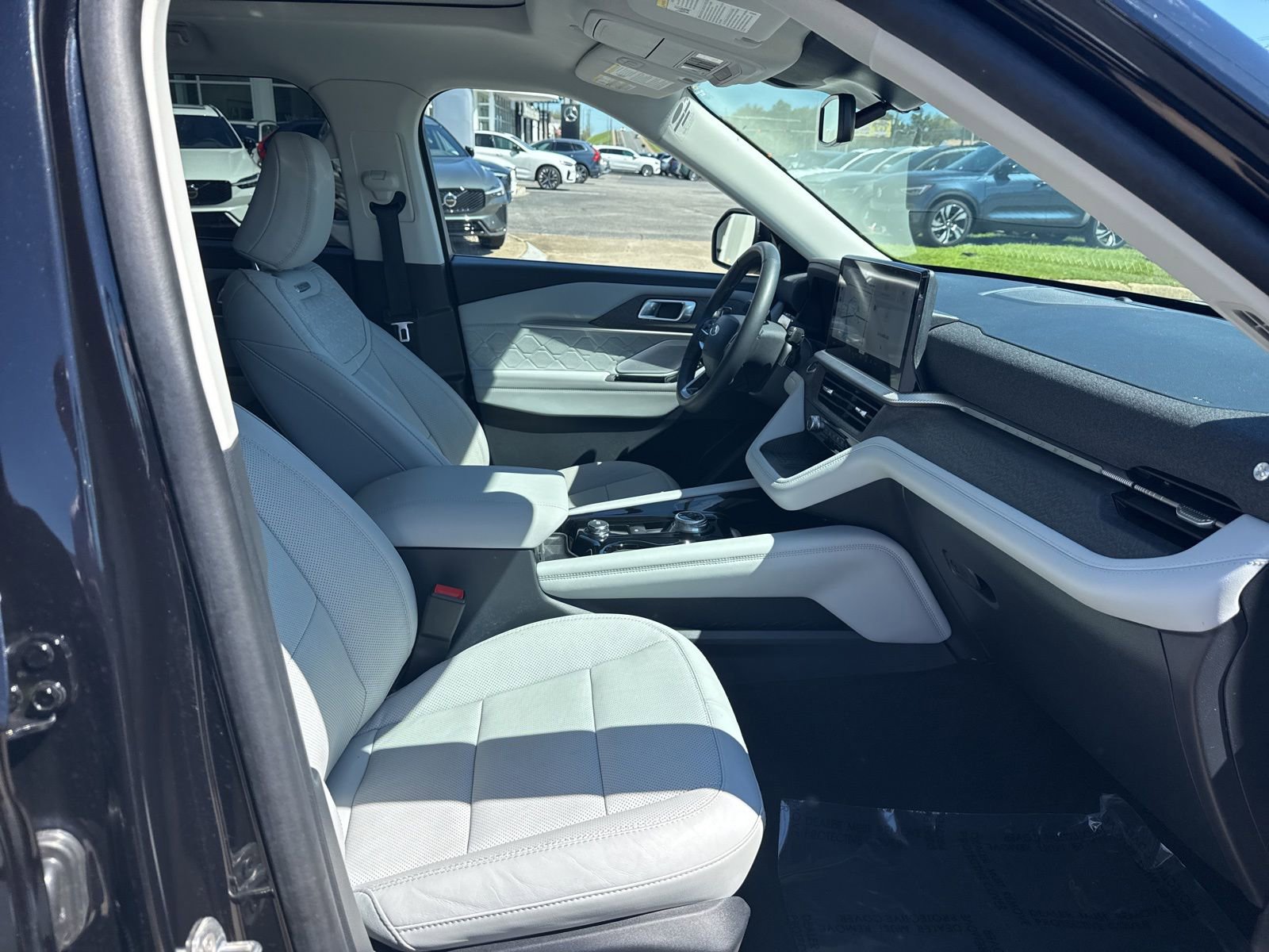 Used 2025 Ford Explorer Platinum w/ Ultimate Package image 14