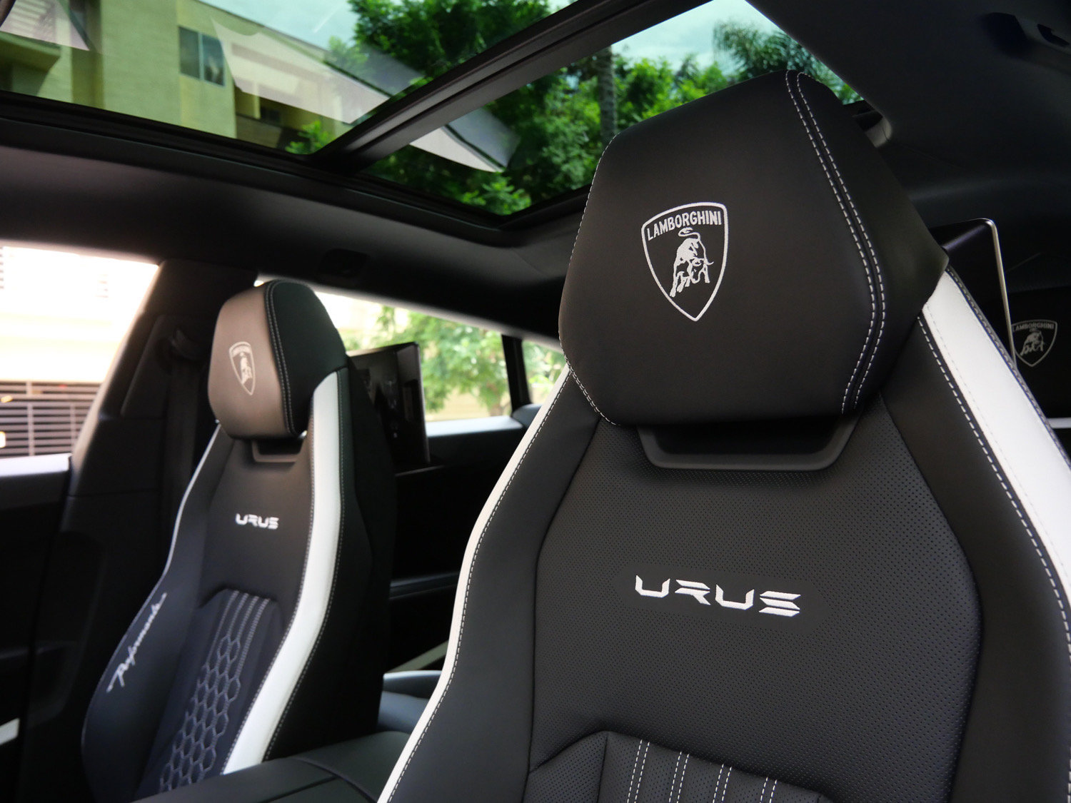 Used 2024 Lamborghini Urus Performante AWD/4WD image 33