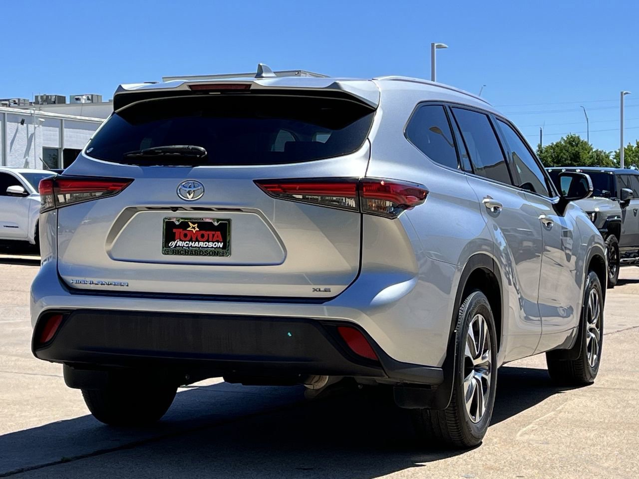 Used 2022 Toyota Highlander XLE image 4