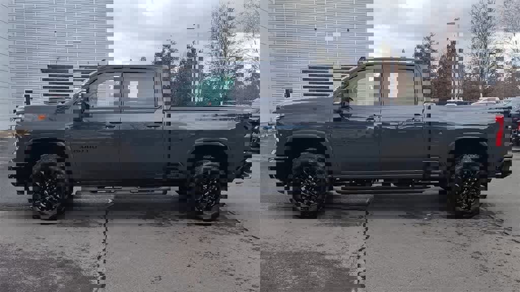 Used 2025 Chevrolet Silverado 3500 LTZ w/ LTZ Plus Package image 5