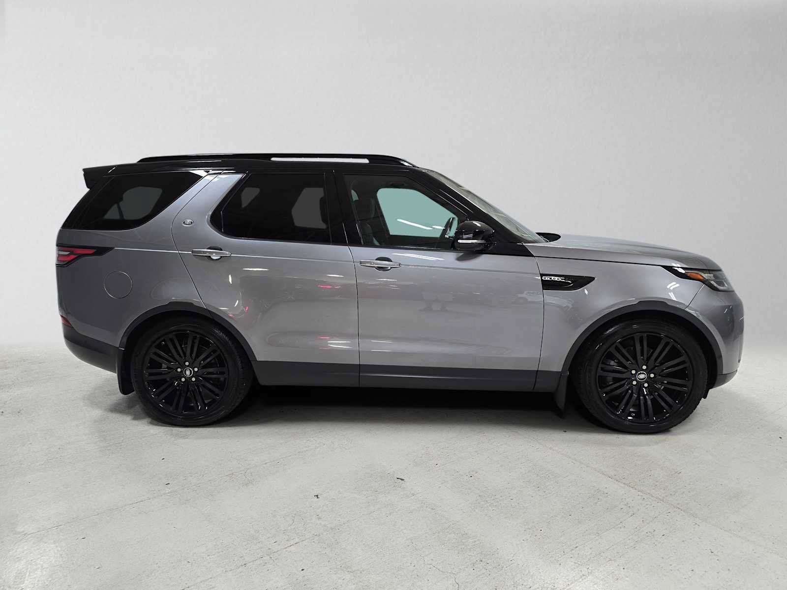 Used 2020 Land Rover Discovery HSE Luxury AWD/4WD image 2