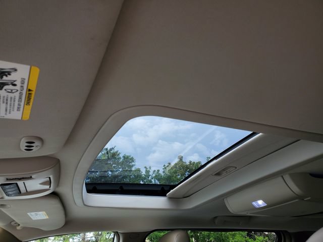 Used 2015 Chrysler Town & Country Limited Platinum FWD image 35