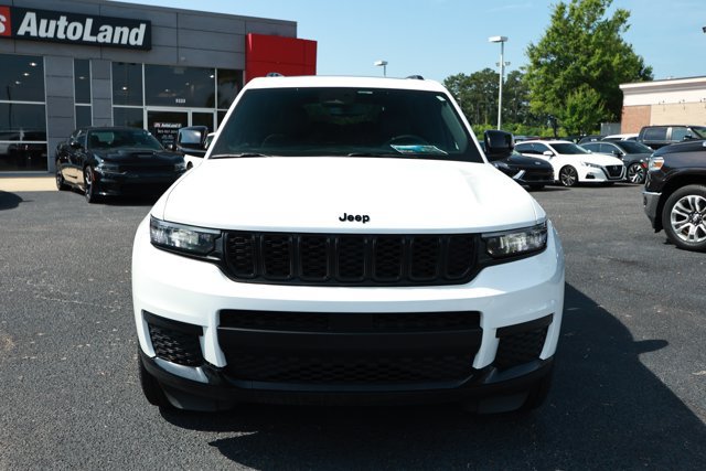 Used 2023 Jeep Grand Cherokee L Laredo RWD image 2