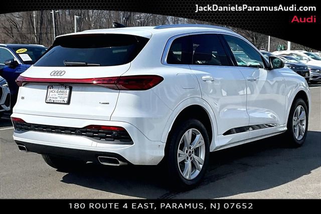Used 2025 Audi Q5 Premium w/ Convenience Package image 2
