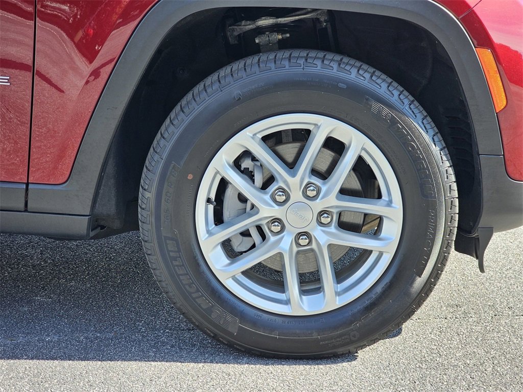 Used 2025 Jeep Grand Cherokee Laredo X w/ Luxury Tech Group I image 13