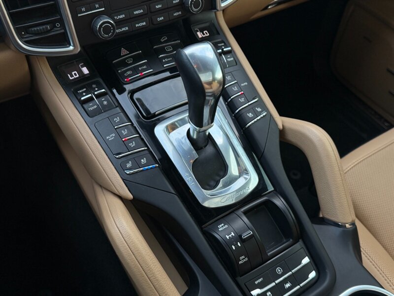Used 2018 Porsche Cayenne Platinum Edition AWD/4WD image 46