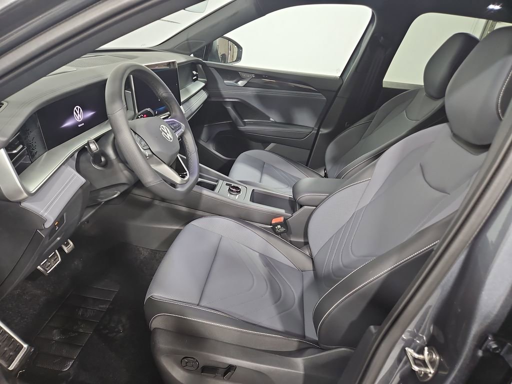 New 2026 Volkswagen Tiguan SE R-Line image 9