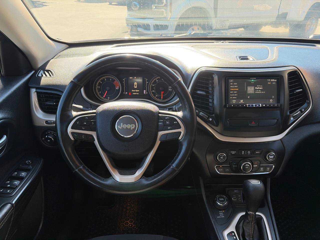 Used 2016 Jeep Cherokee Latitude w/ Cold Weather Group AWD/4WD image 13