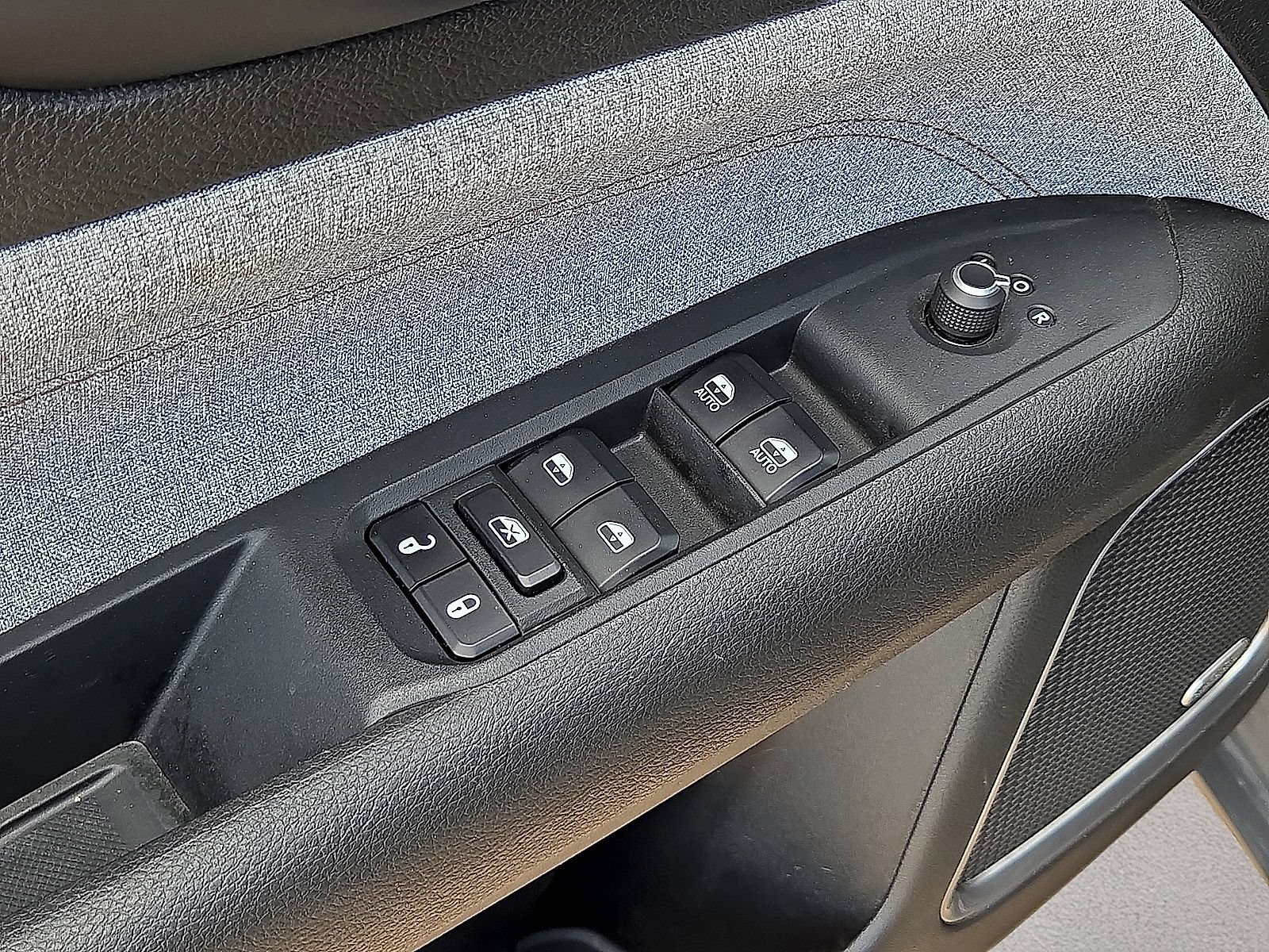 Used 2023 Jeep Compass Latitude w/ Sun and Sound Group AWD/4WD image 22