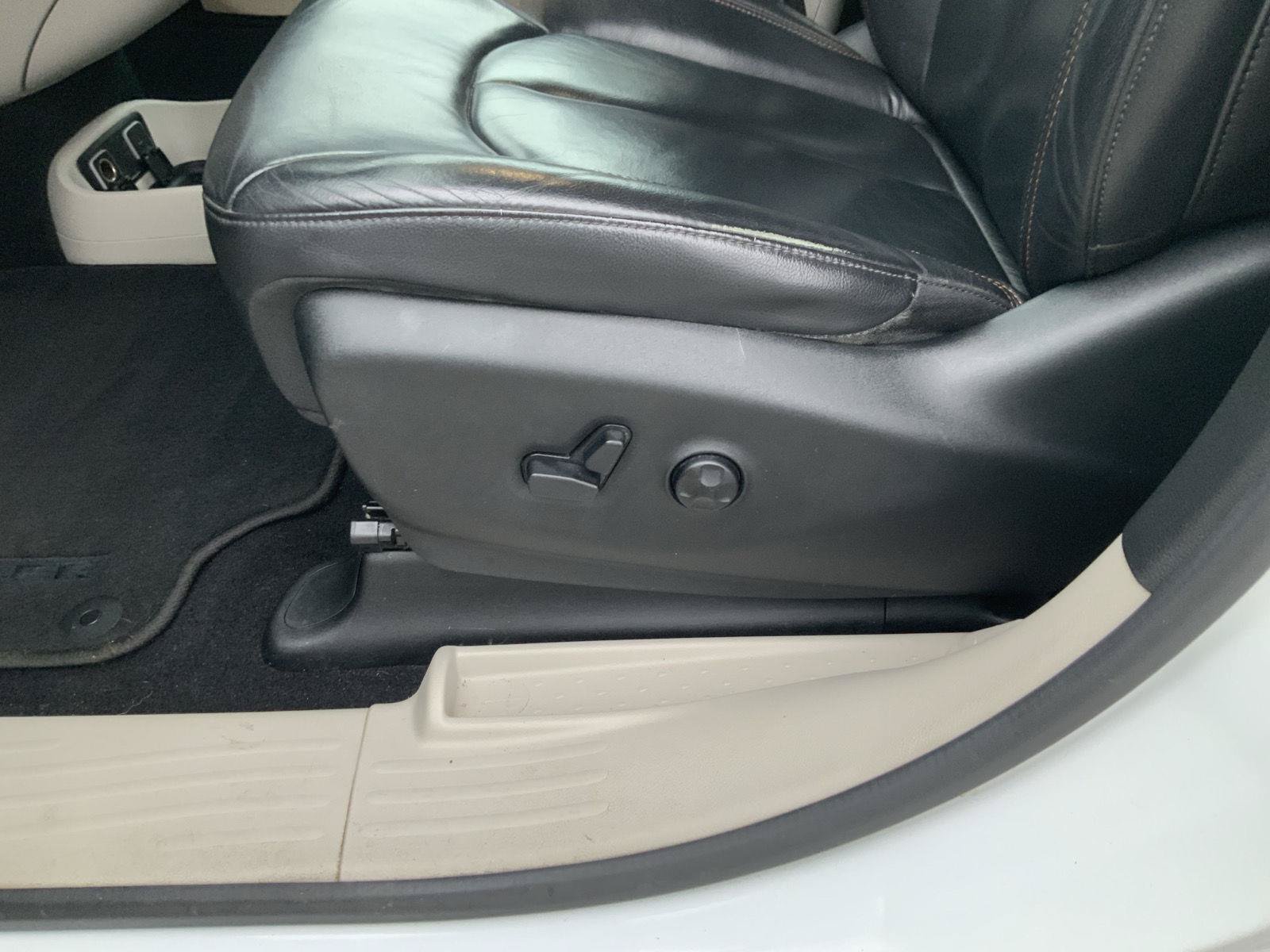 Used 2017 Chrysler Pacifica Touring-L FWD image 19