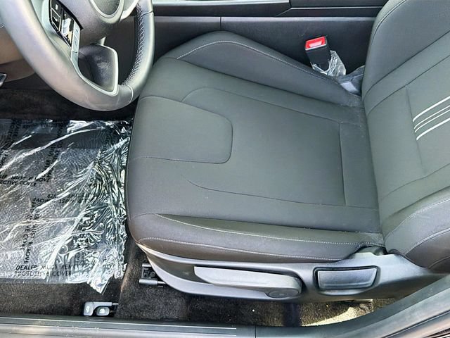 Certified 2025 Hyundai Elantra SEL FWD image 20