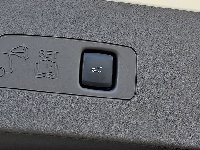 Used 2024 Lincoln Corsair AWD image 32