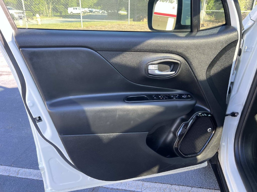 Used 2019 Jeep Renegade Altitude w/ Quick Order Package 2XM AWD/4WD image 17