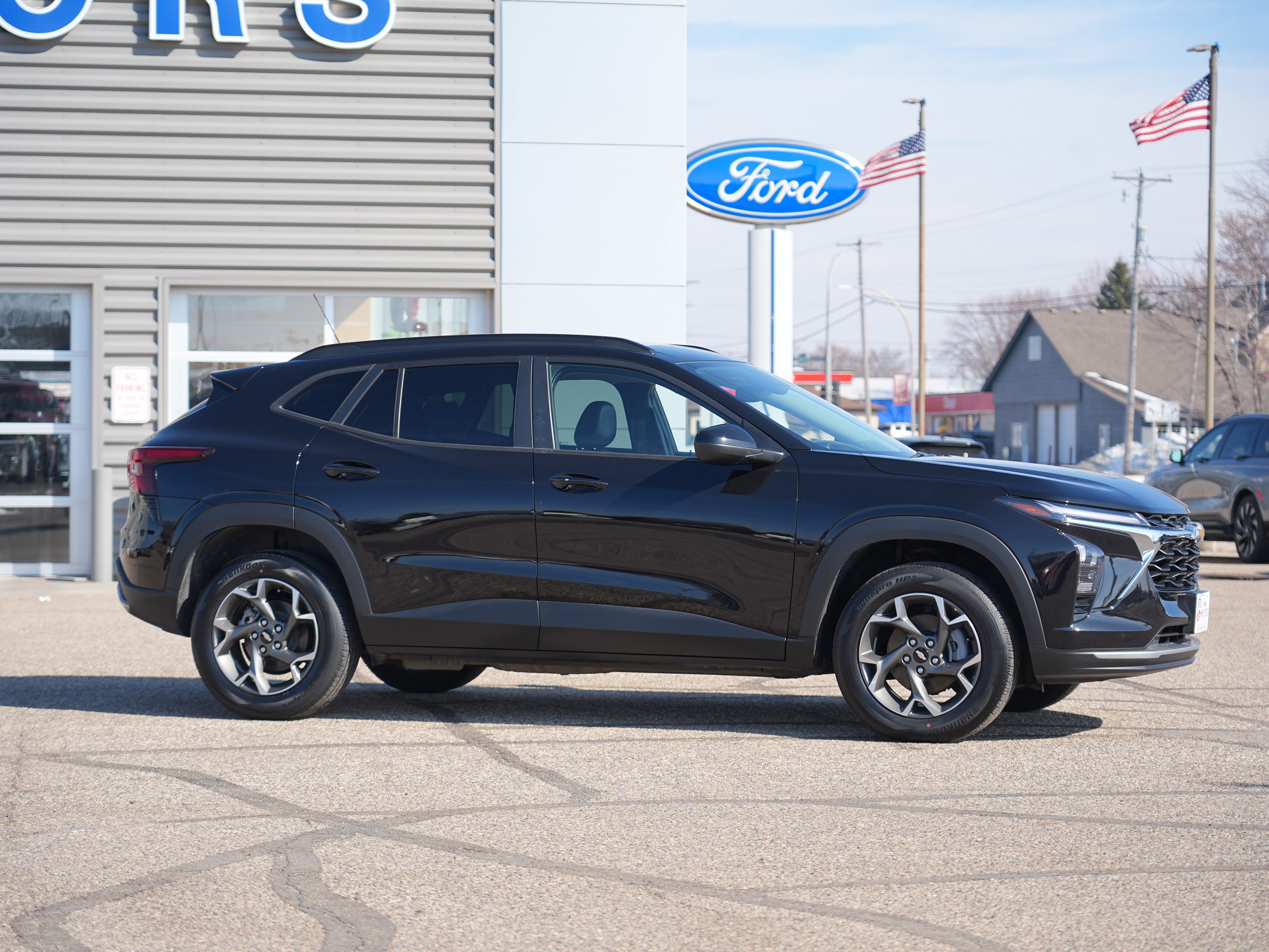 Used 2024 Chevrolet Trax LT w/ LT Convenience Package image 2