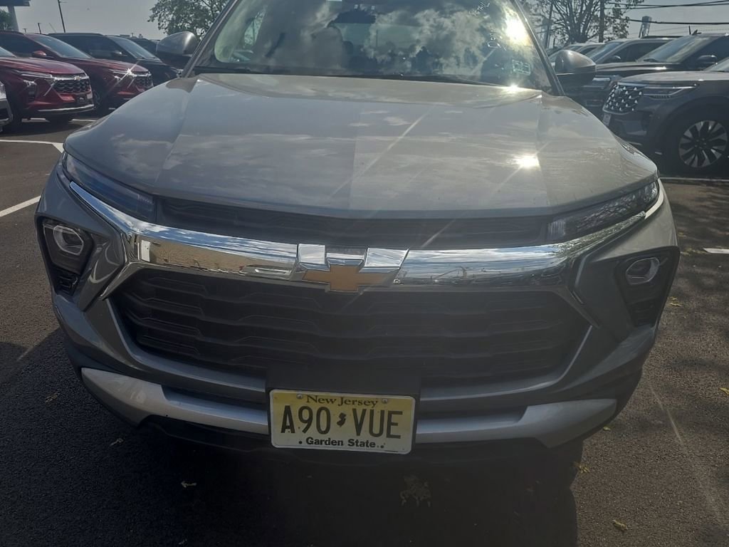 Used 2025 Chevrolet TrailBlazer LT AWD/4WD image 3