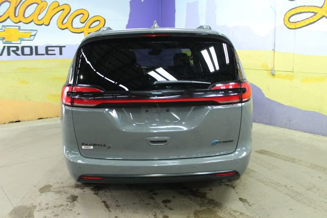 Used 2021 Chrysler Pacifica Limited w/ Uconnect Theater Family Group image 7