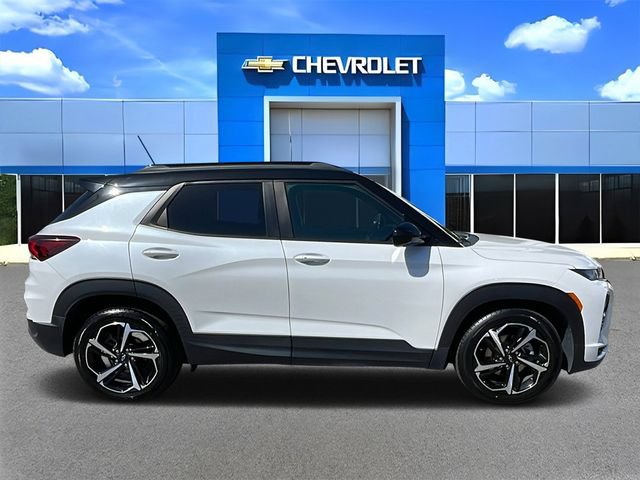 Used 2022 Chevrolet TrailBlazer RS w/ Sun and Liftgate Package FWD image 2