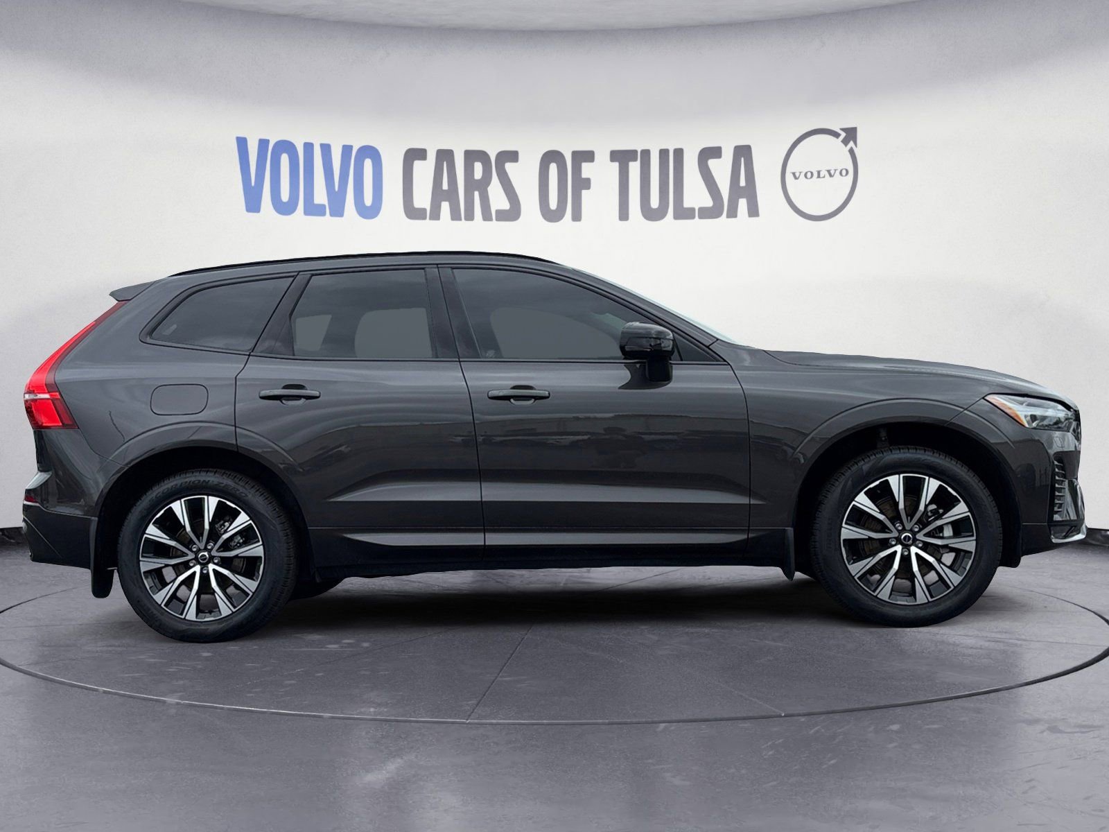 Used 2025 Volvo XC60 B5 Core w/ Climate Package image 6