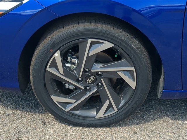 New 2025 Hyundai Elantra SEL image 11