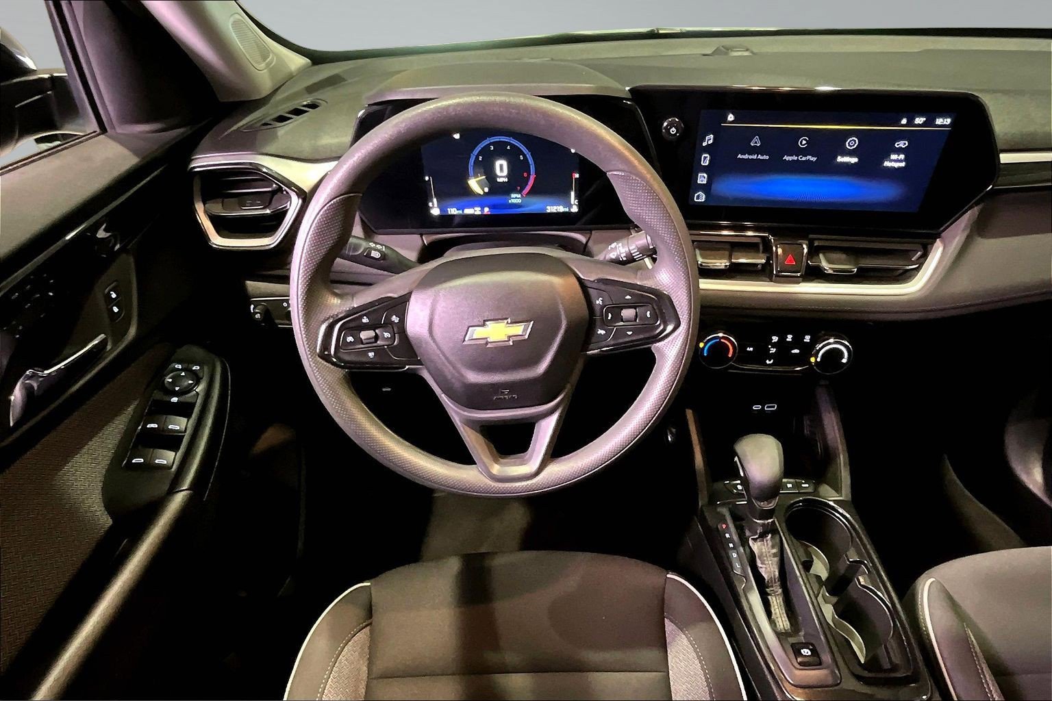 Used 2025 Chevrolet TrailBlazer LT AWD/4WD image 9