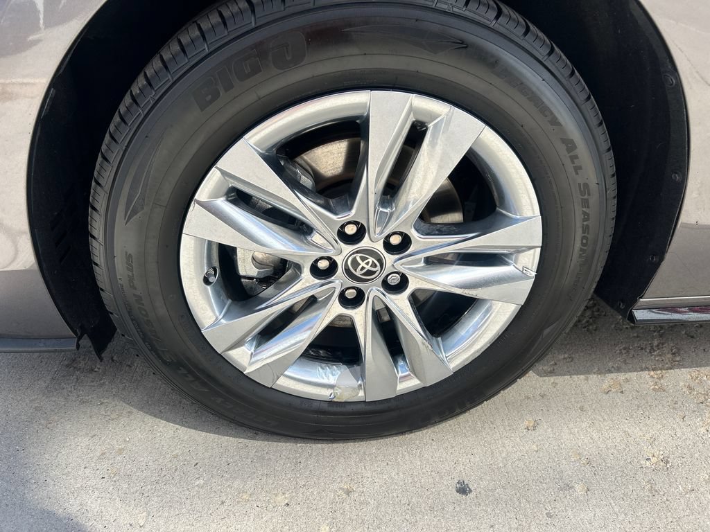 Certified 2023 Toyota Sienna Limited AWD/4WD image 28